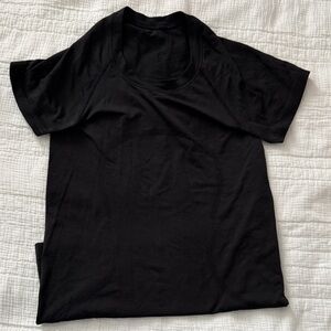 Lululemon women’s shirt